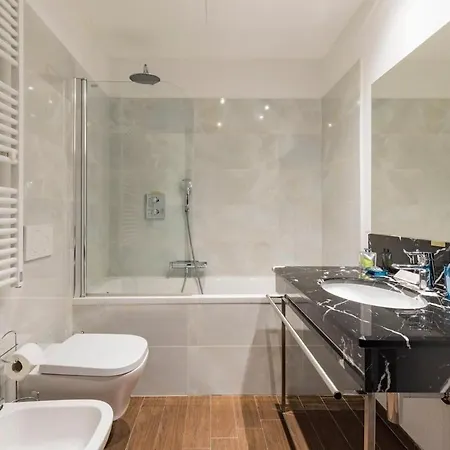 120 M2 Tomas Garrigue Masaryk 3bdr Lägenhet